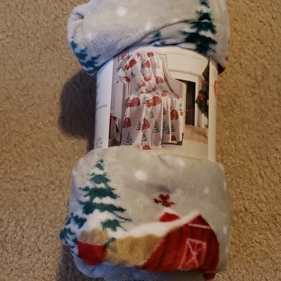 Merry Moments Holiday Throw - Picture 2 of 3